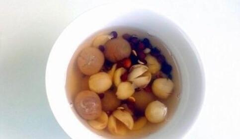小知識：產(chǎn)后抑郁可喝酸棗仁蓮子茶